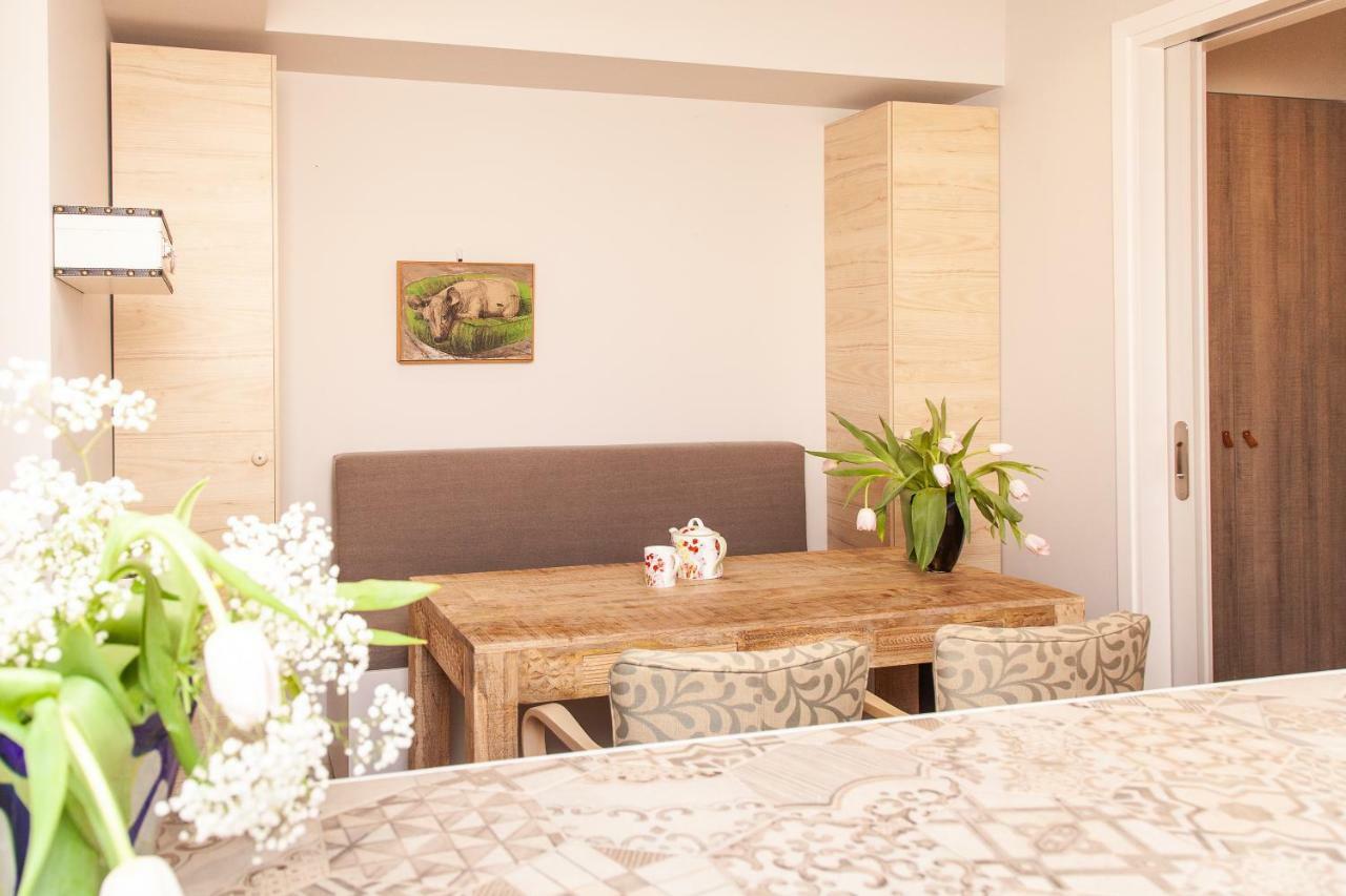 Sweet Suite Flora In Vouliagmeni Aten Exteriör bild