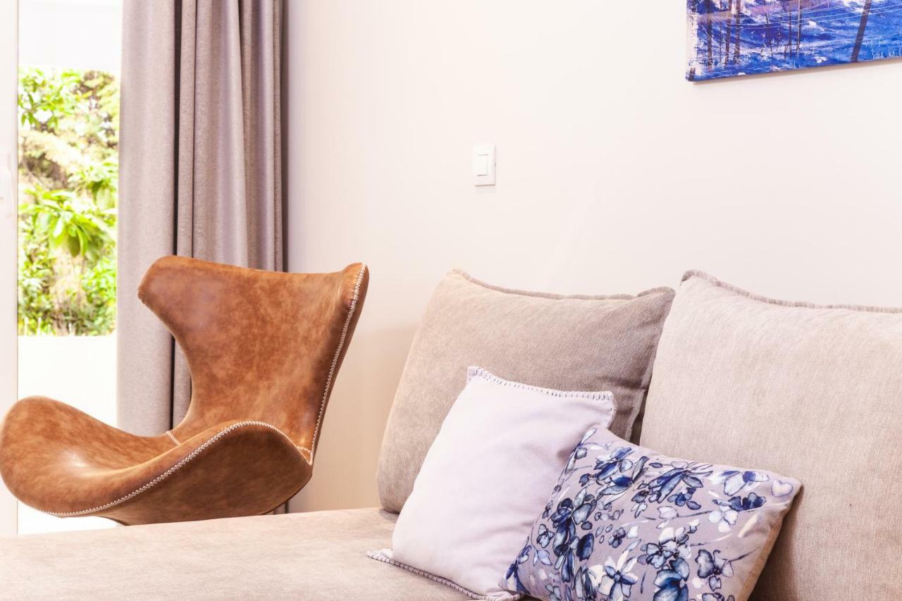 Sweet Suite Flora In Vouliagmeni Aten Exteriör bild